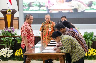 Pemprov Jawa Tengah Lantik Pejabat Fungsional ASN dan Serahkan SK Penugasan Kepala Sekolah
